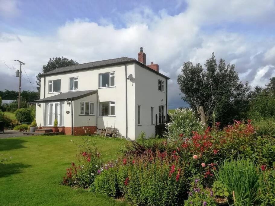 Country Home With Gardens Newtown  Extérieur photo
