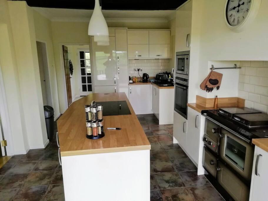 Country Home With Gardens Newtown  Extérieur photo